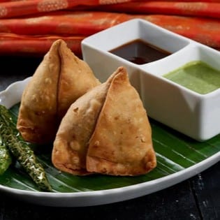 Onion Samosa- 4 Pcs.